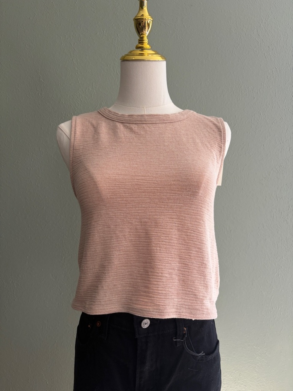Heatherly beige Sleeveless Twist Front Top size small Stitch Fix